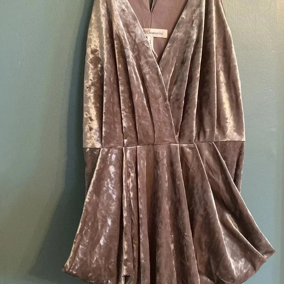 BCBG generation women’s velvet dress - small - racer back - front pockets - Picture 5 of 8